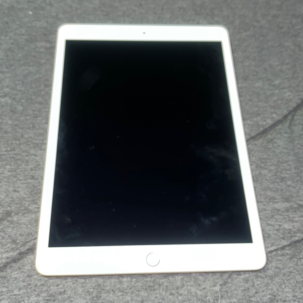 !SOLD! Apple iPad 8th Generation 32GB Wi-Fi + Cellular Capability - Picture 1 of 5